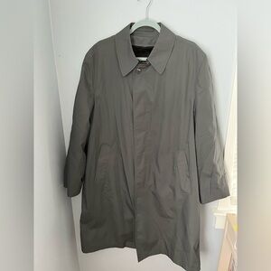 Gray Trench Coat with Standard Collar and Full-Length Sleeves